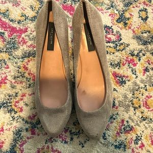 Anne Taylor Size 7 1/2 low heel